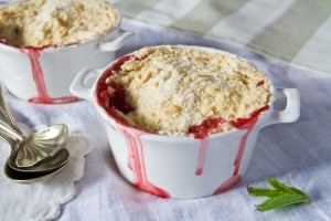 strawberry and elderflower crumble