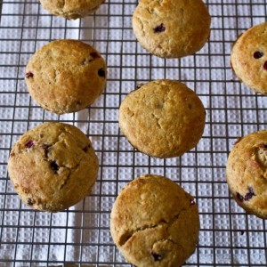 Einkorn flour for scones with elderberries