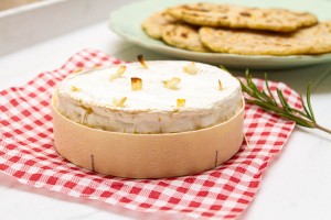 garlic baked camembert with rosemary flatbreads allthatimeating (1 of 3)