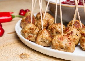 turkey meatballs with chilli cranberry sauce