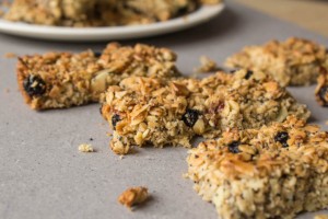 Dried Blueberry and Almond Cereal Bars